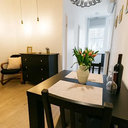 On Main Square Apartma